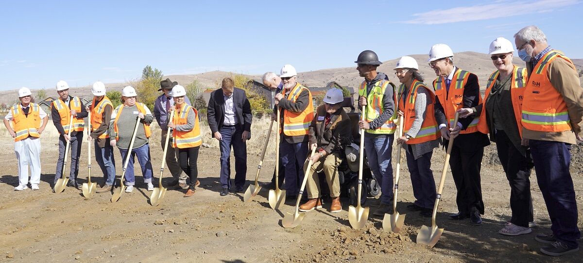 11-03 TD Deschutes Clinic shovels.jpg